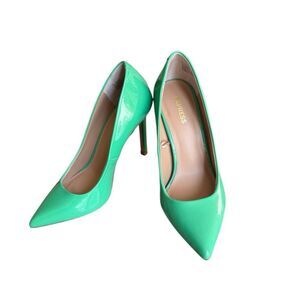New! Express glossy Kelly Green Pointed Toe Heel Pump Size 6